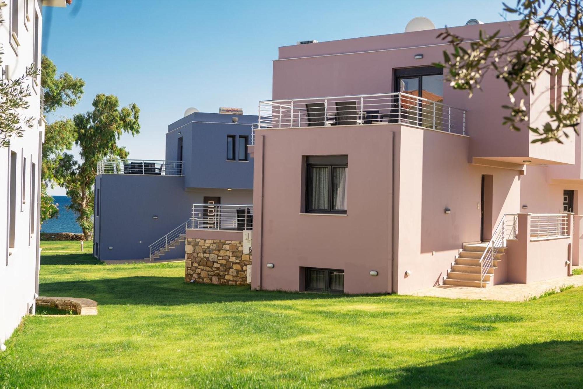 Blue Waves Luxury Suites By The Sea بلوماريوس المظهر الخارجي الصورة