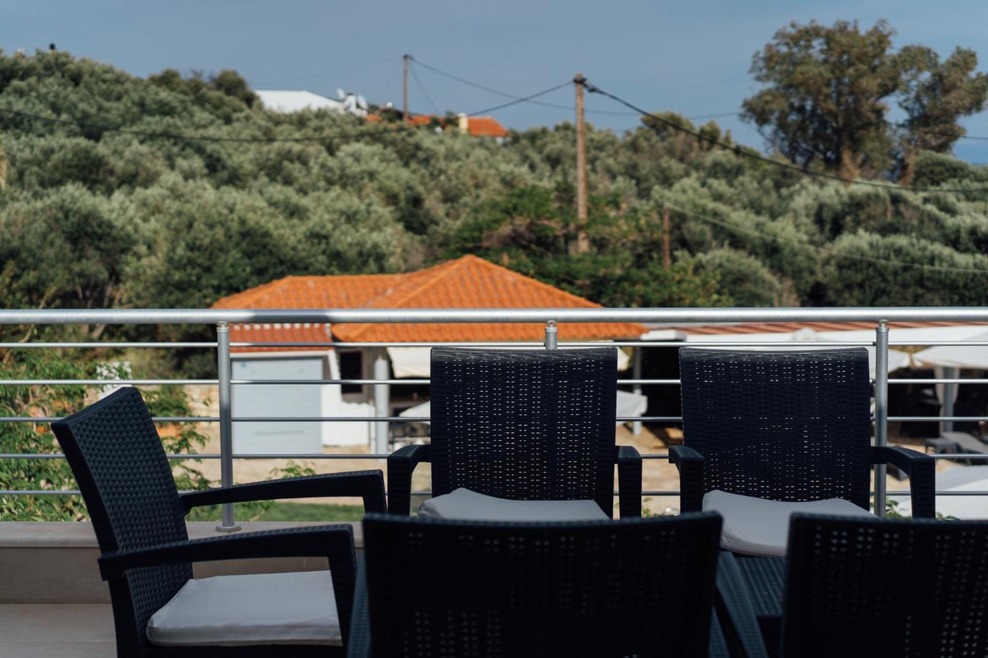 Blue Waves Luxury Suites By The Sea بلوماريوس المظهر الخارجي الصورة