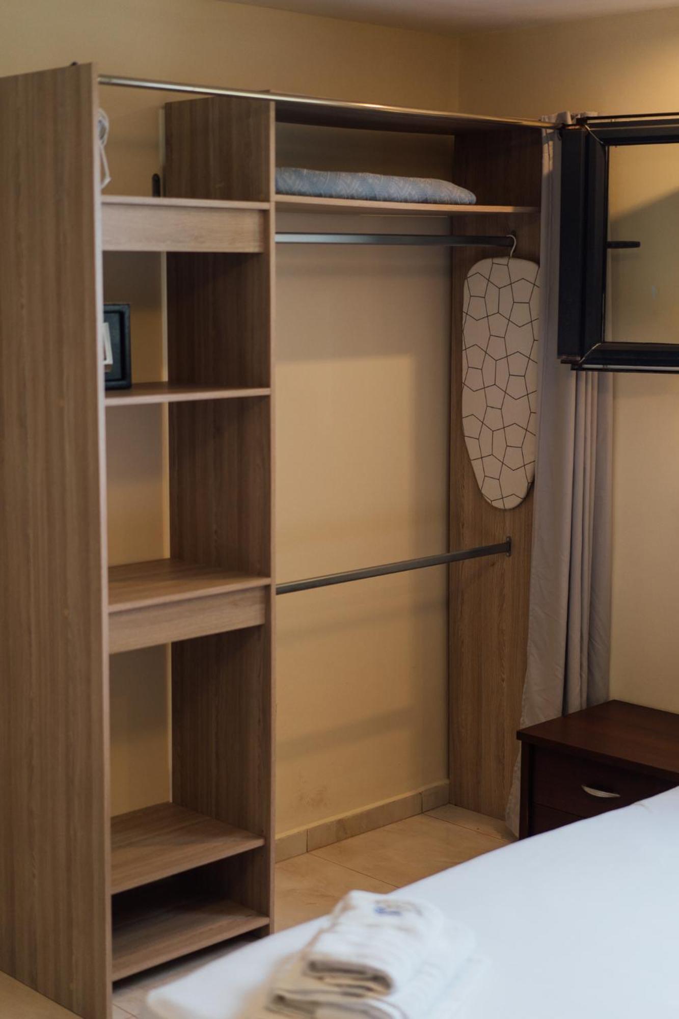 Blue Waves Luxury Suites By The Sea بلوماريوس المظهر الخارجي الصورة