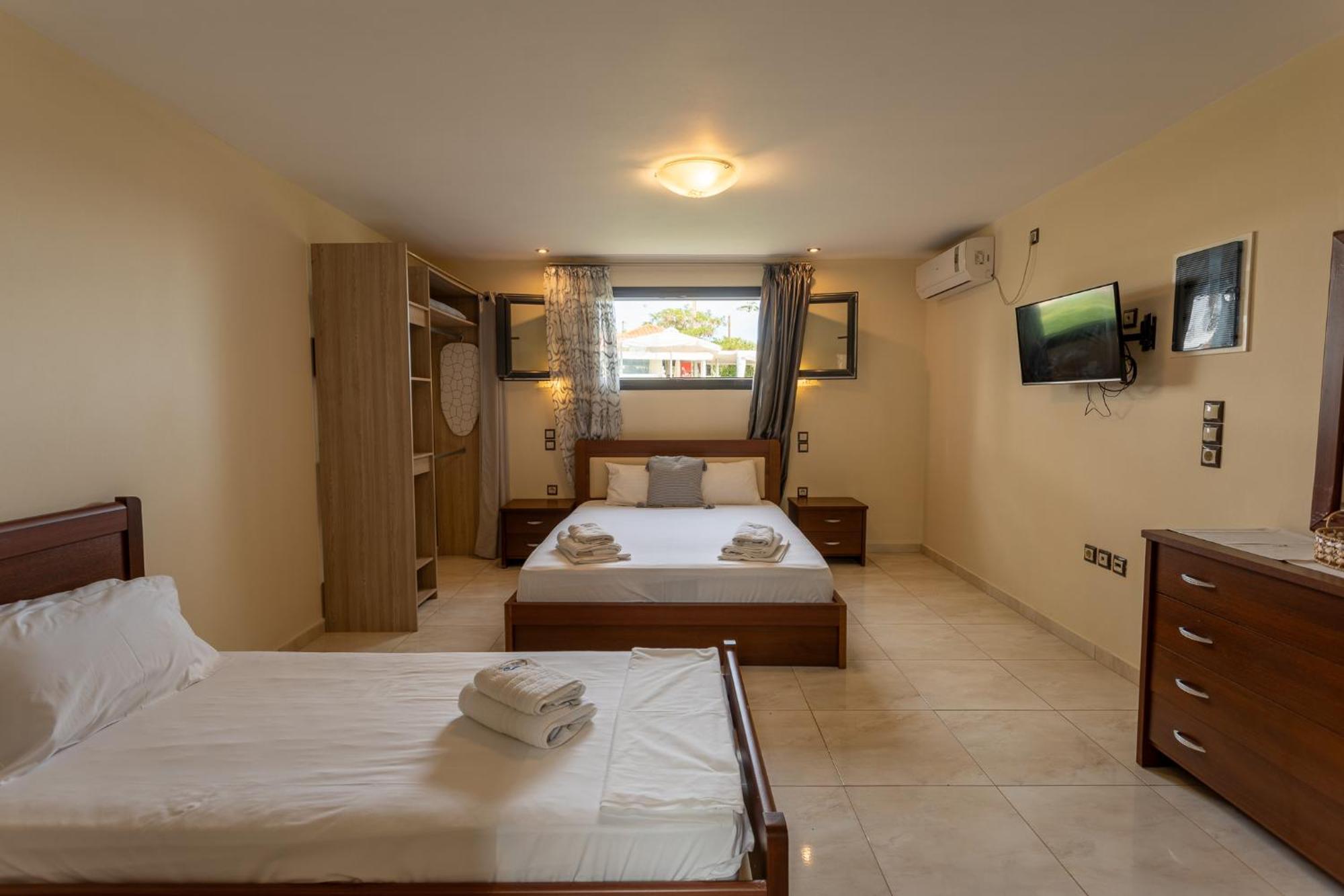 Blue Waves Luxury Suites By The Sea بلوماريوس المظهر الخارجي الصورة